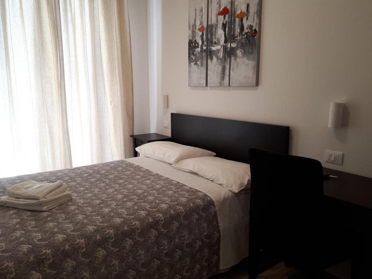 Soleluna Fiera 6 Rooms 볼로냐 외부 사진
