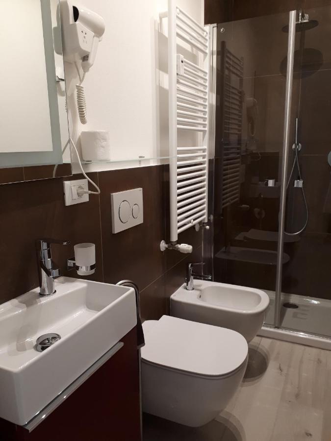 Soleluna Fiera 6 Rooms 볼로냐 외부 사진