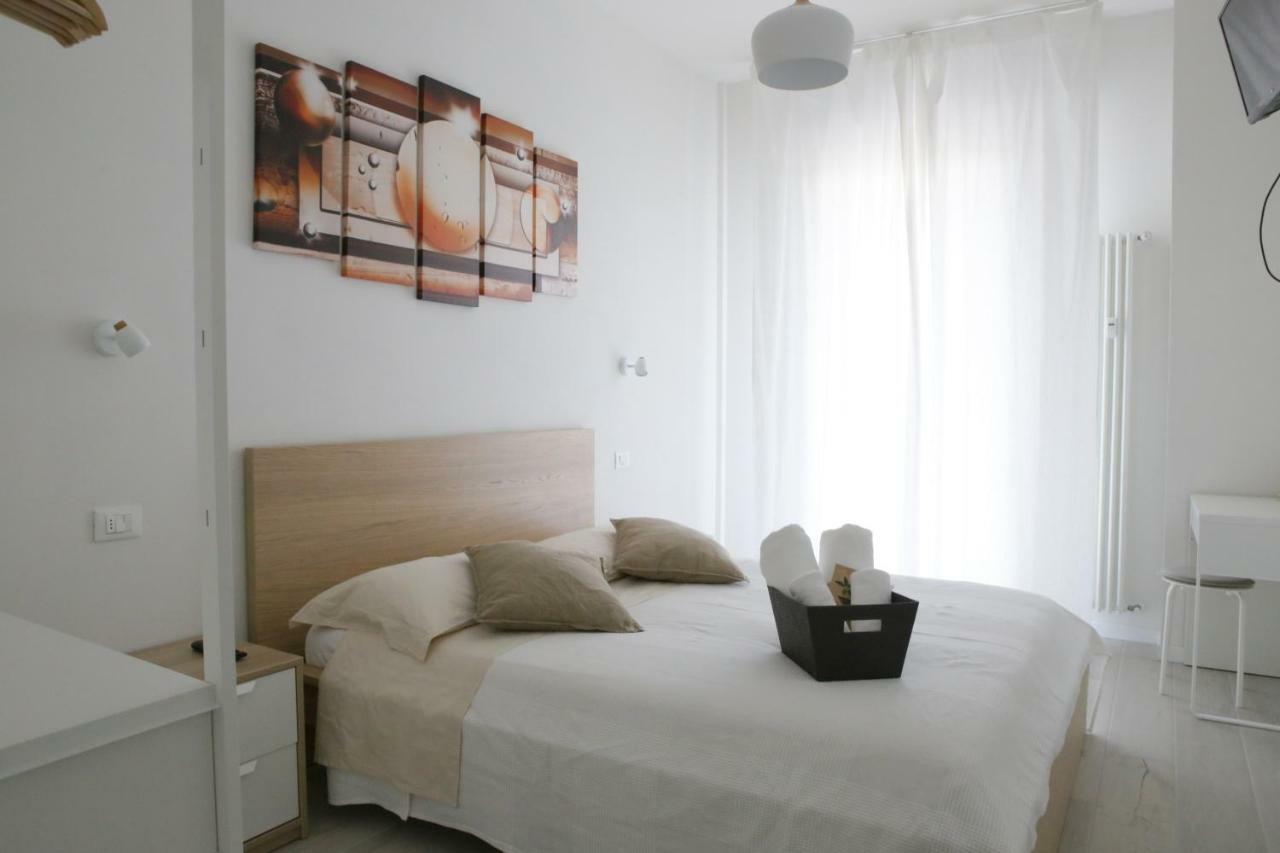 Soleluna Fiera 6 Rooms 볼로냐 외부 사진