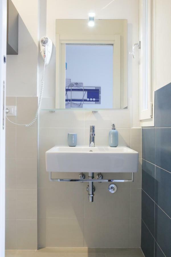 Soleluna Fiera 6 Rooms 볼로냐 외부 사진