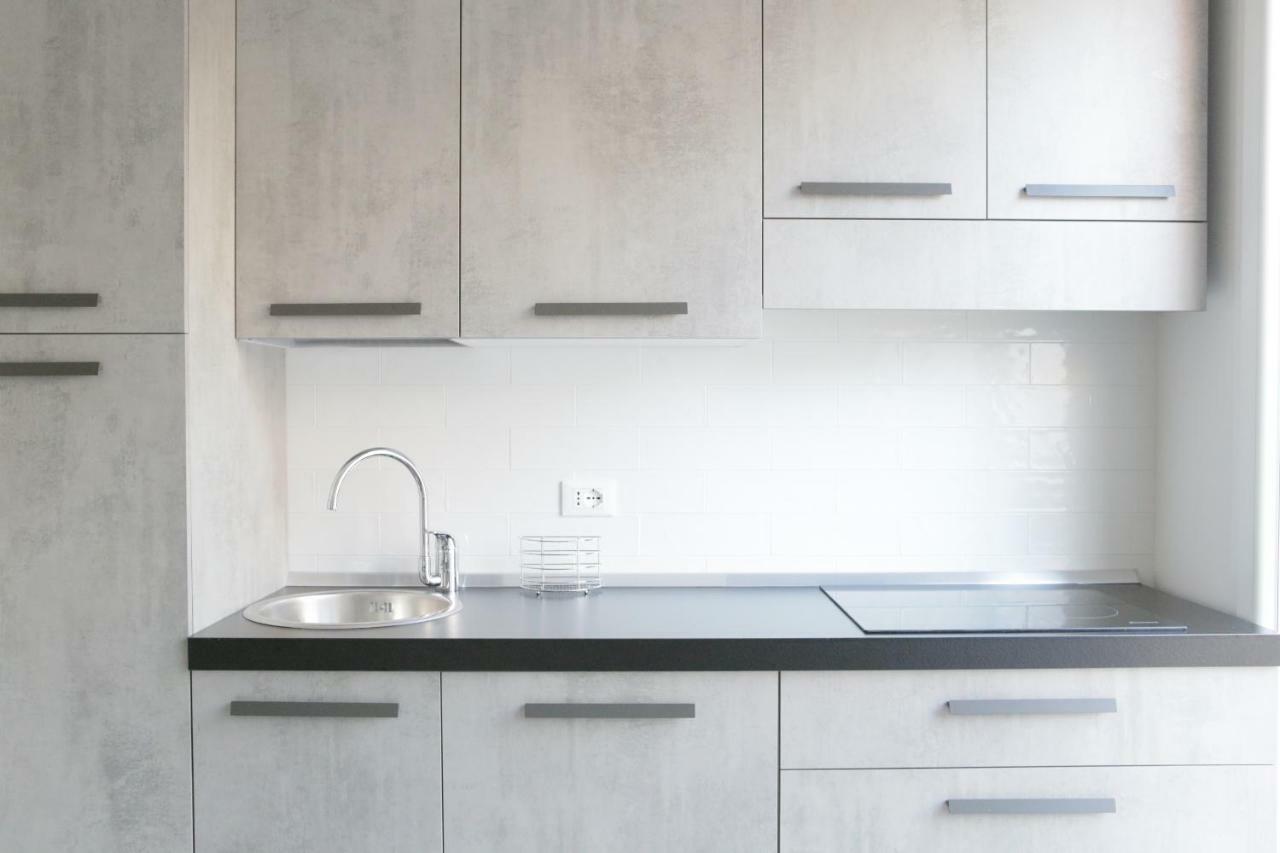 Soleluna Fiera 6 Rooms 볼로냐 외부 사진