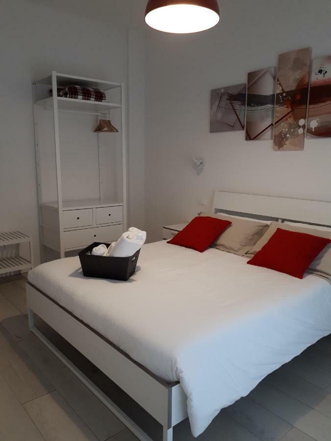 Soleluna Fiera 6 Rooms 볼로냐 외부 사진
