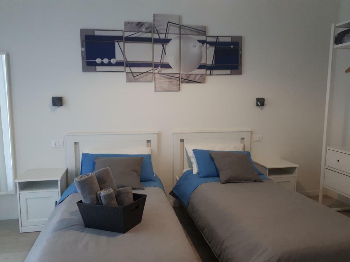 Soleluna Fiera 6 Rooms 볼로냐 외부 사진