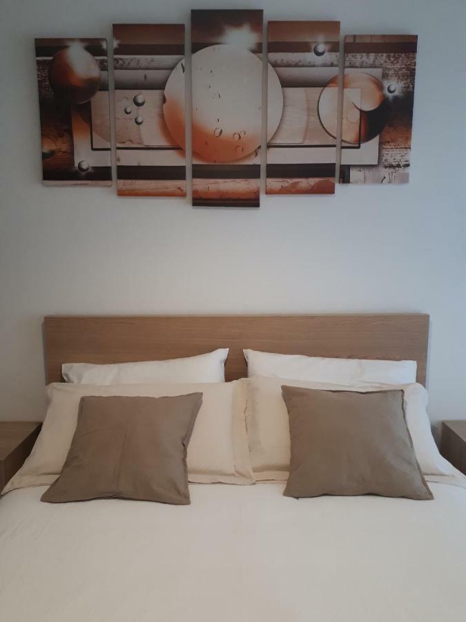 Soleluna Fiera 6 Rooms 볼로냐 외부 사진